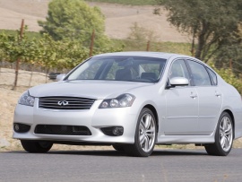 Infiniti m 2009 silver (click to view)