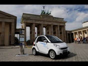 Smart fortwo electric drive bradenburg gate berlin